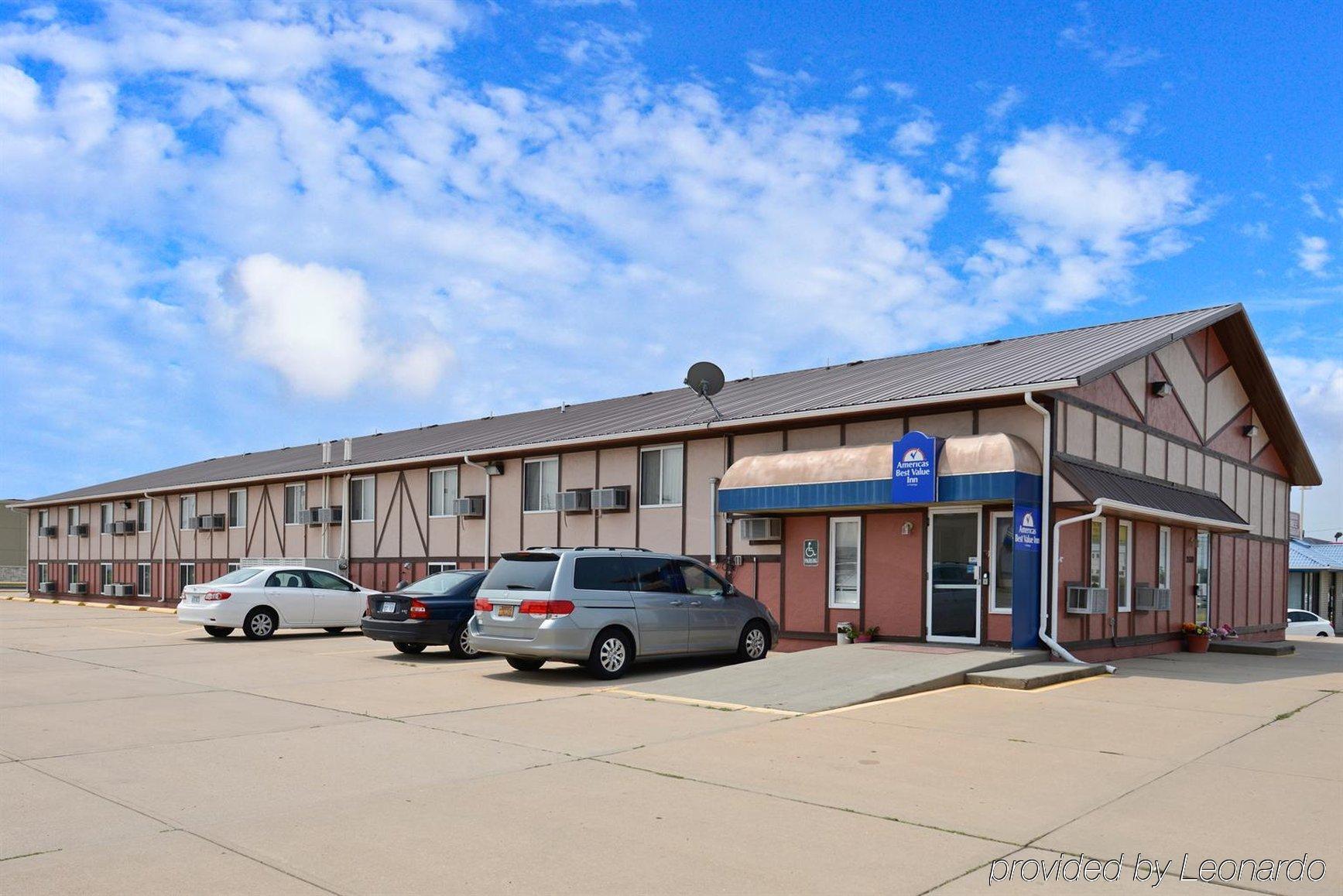 Executive Inn McPherson Экстерьер фото