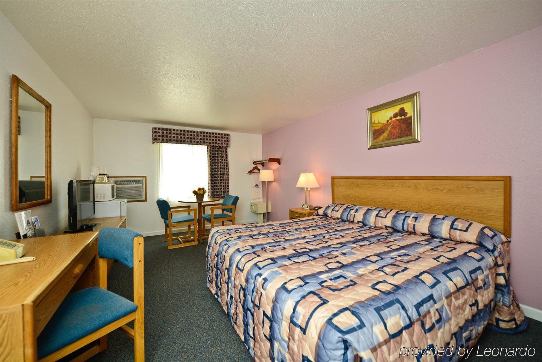 Executive Inn McPherson Номер фото