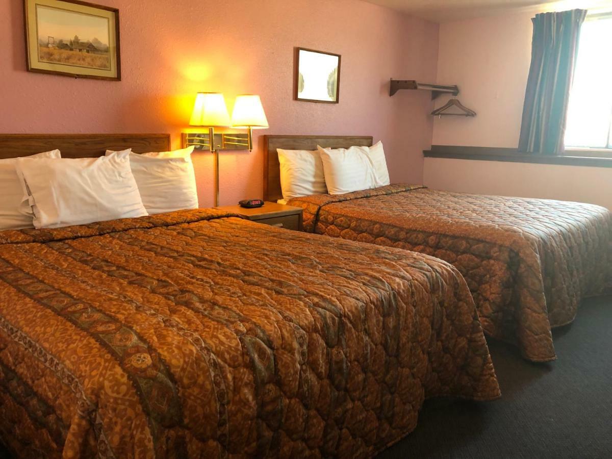 Executive Inn McPherson Экстерьер фото